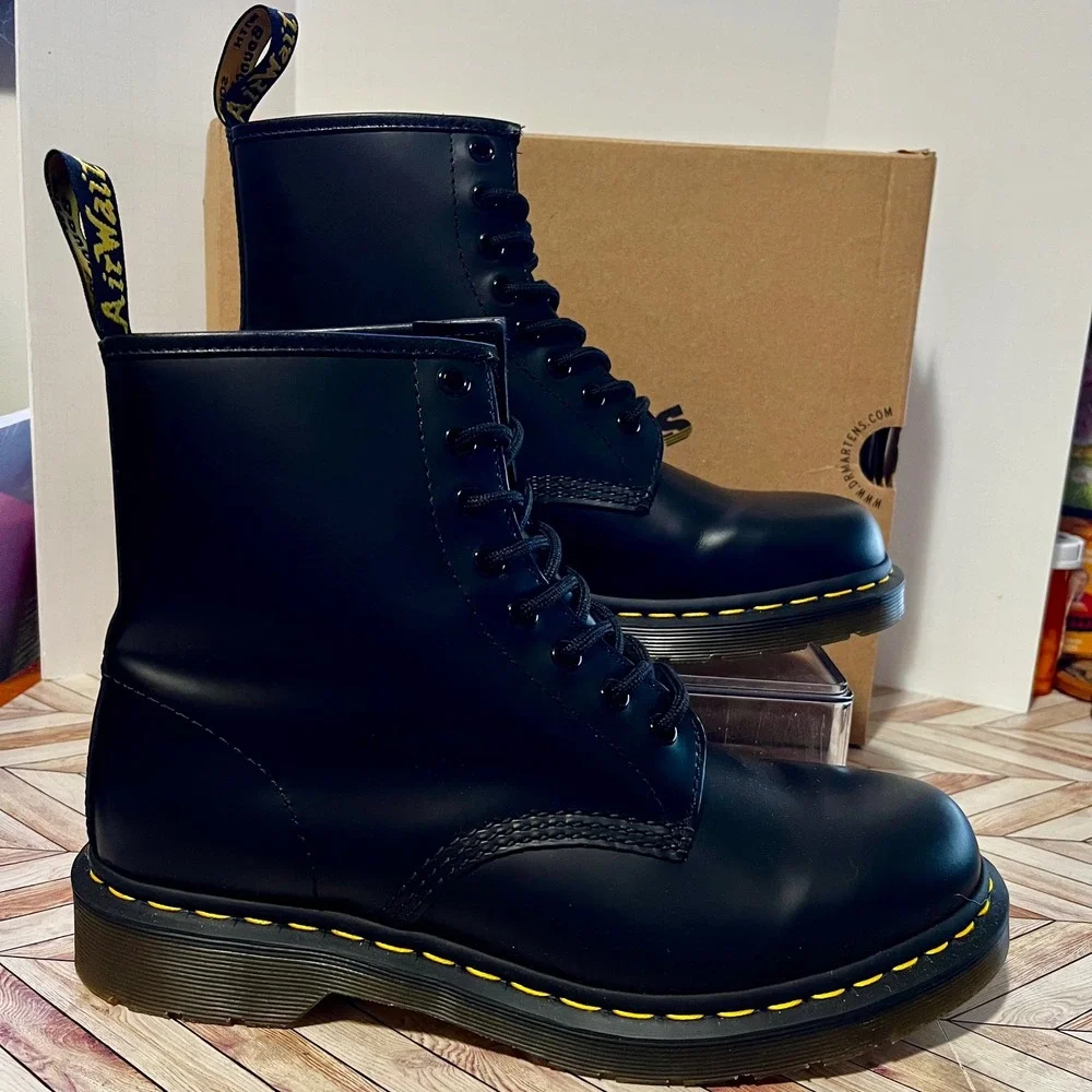 Dr Martens 1460 Smooth Leather Lace Up Combat Boots Men 9 Women 10 Black NIB